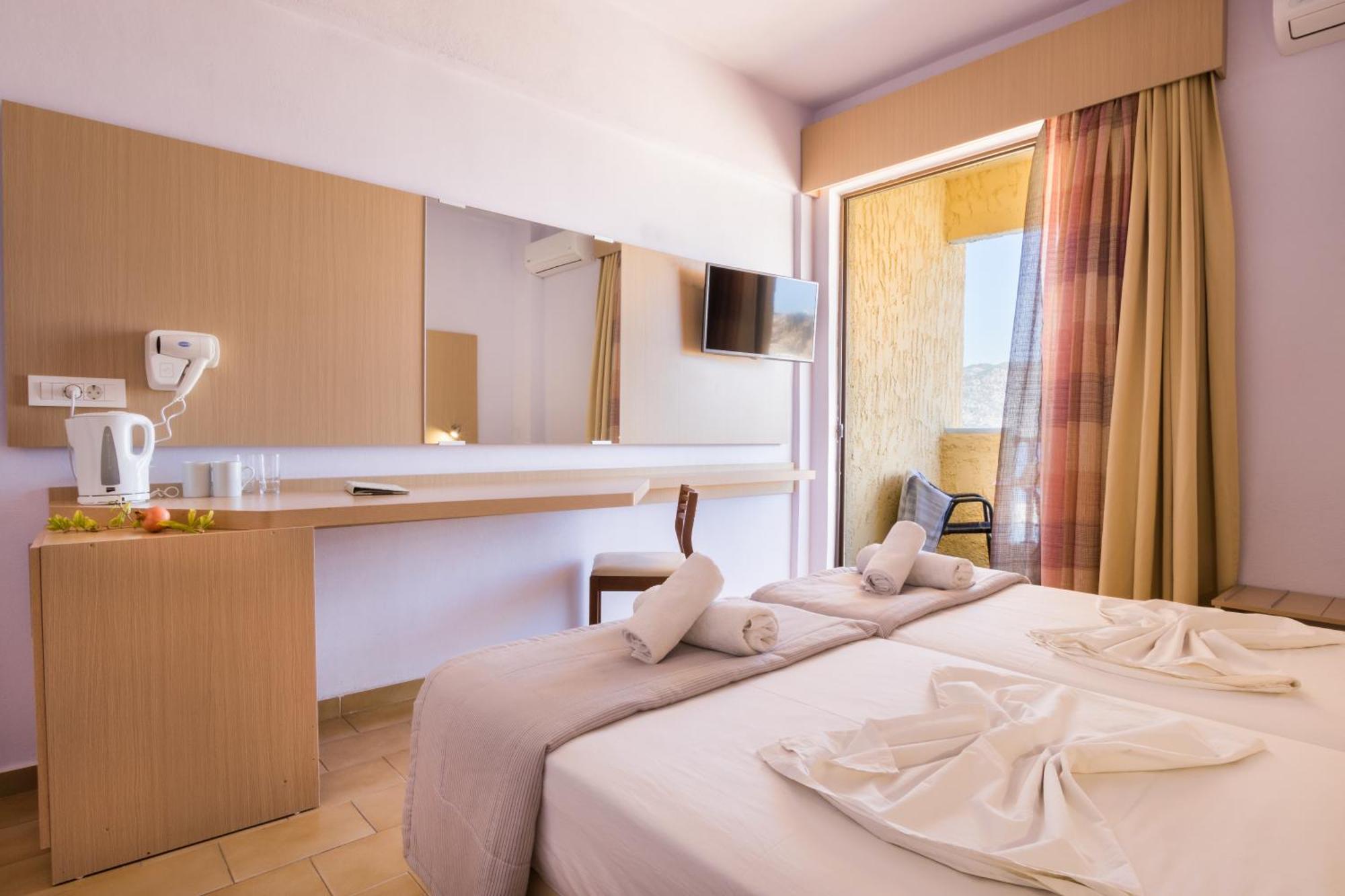 Atlantis Hotel Karpathos Town  Exterior photo
