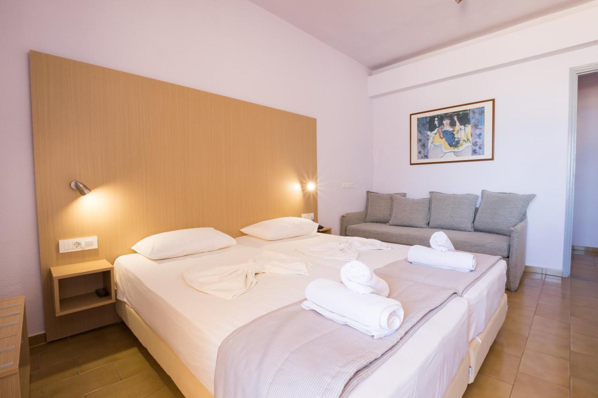 Atlantis Hotel Karpathos Town  Exterior photo