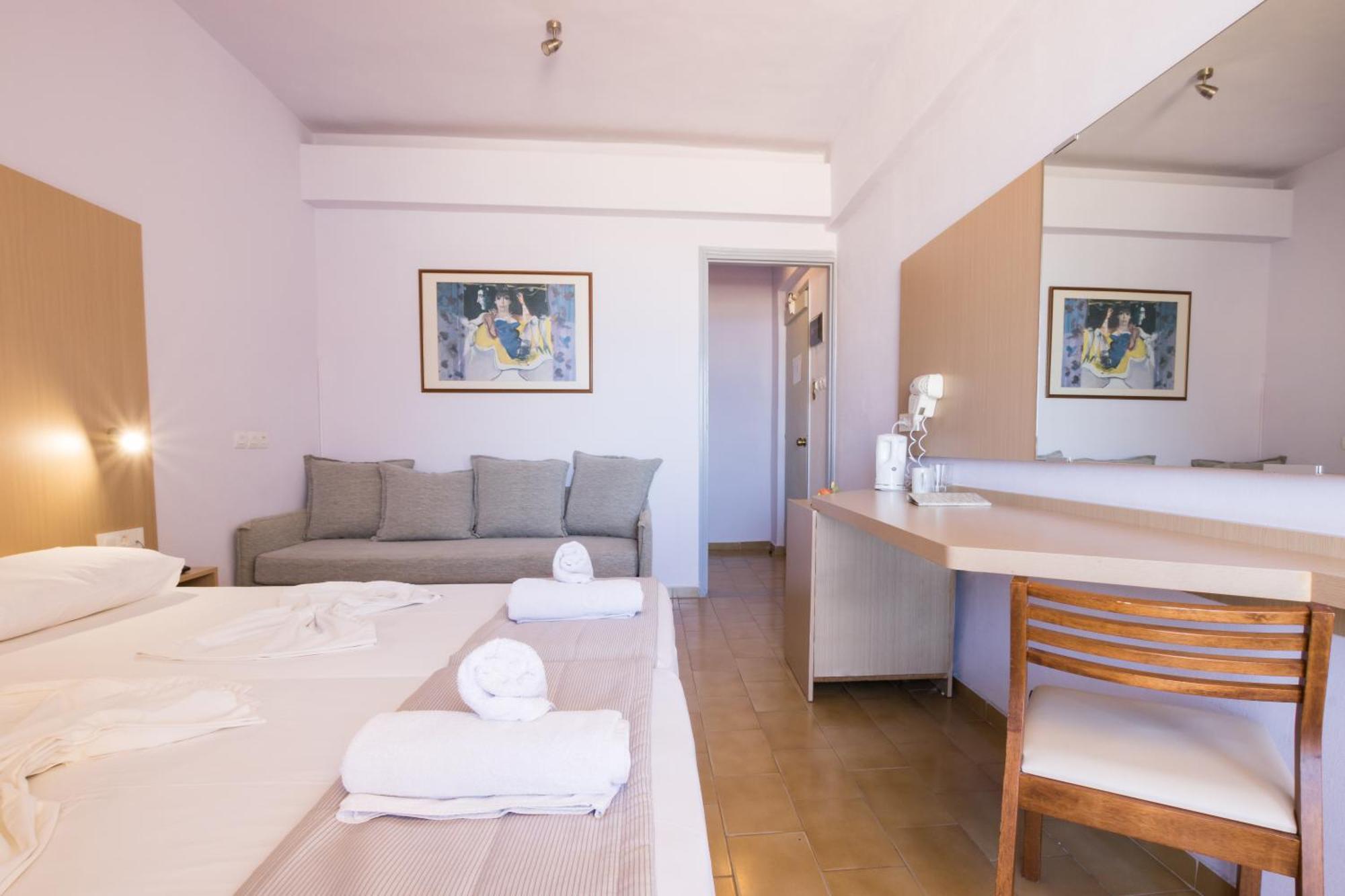 Atlantis Hotel Karpathos Town  Exterior photo