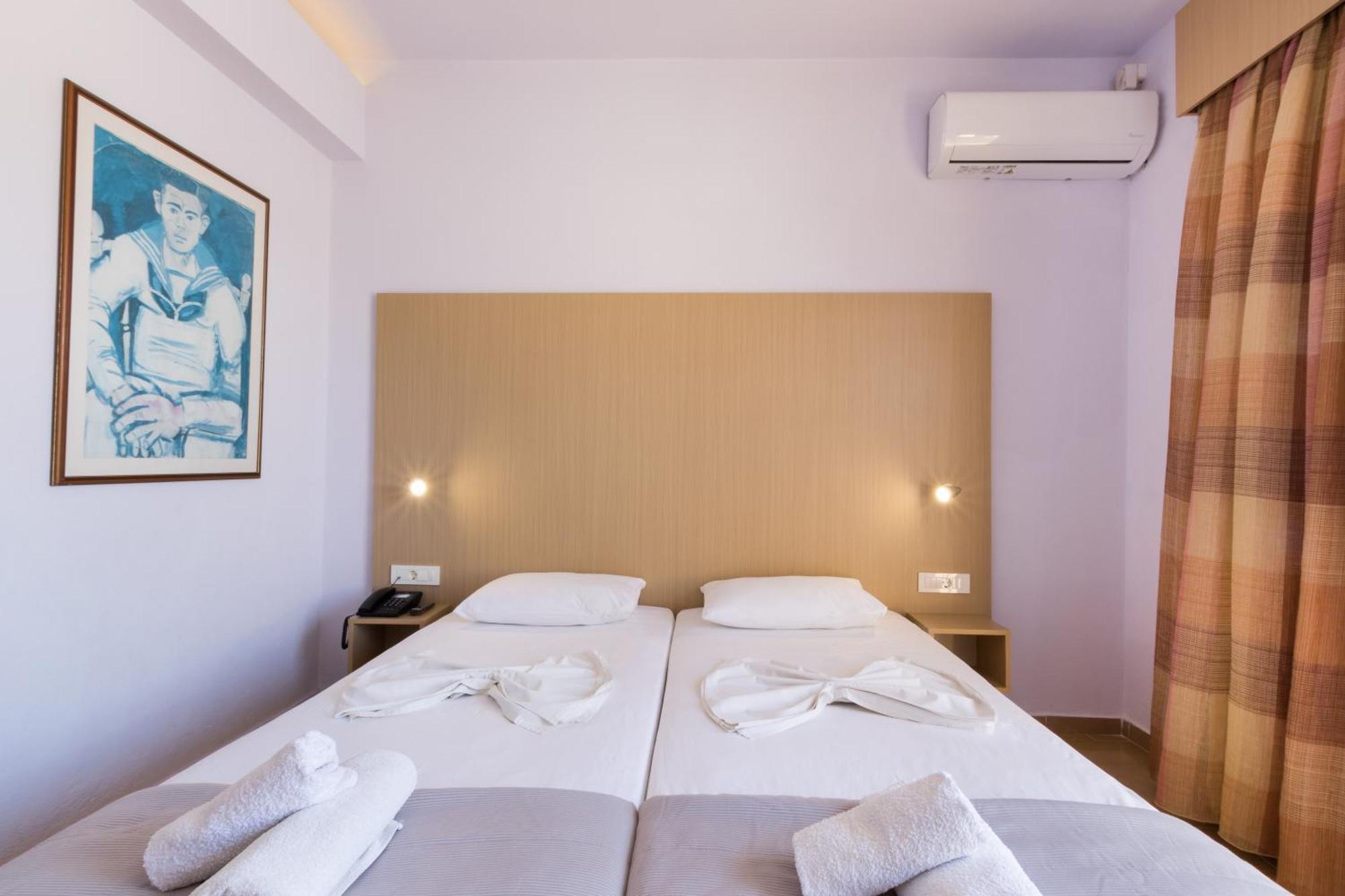 Atlantis Hotel Karpathos Town  Exterior photo