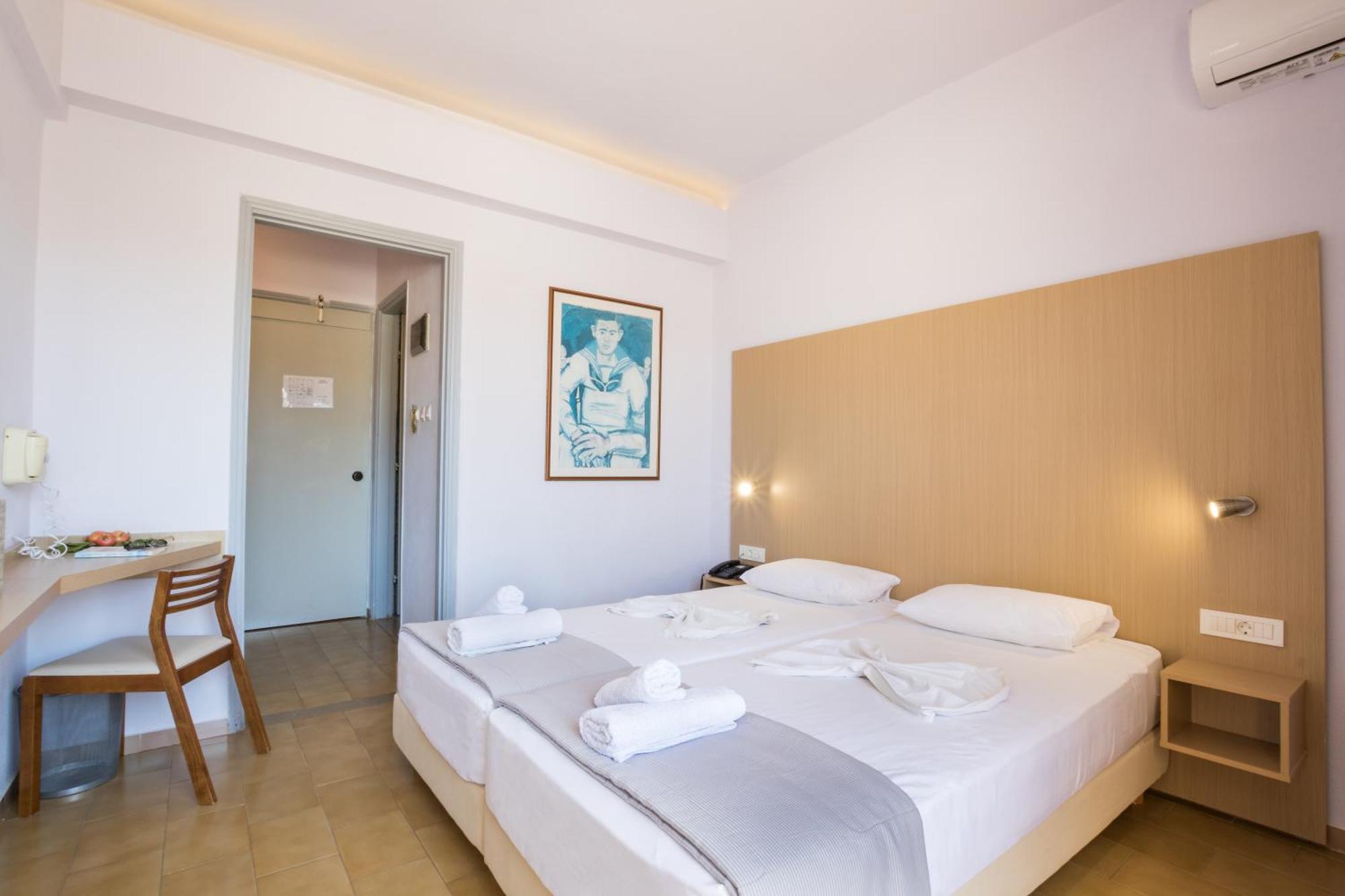 Atlantis Hotel Karpathos Town  Exterior photo