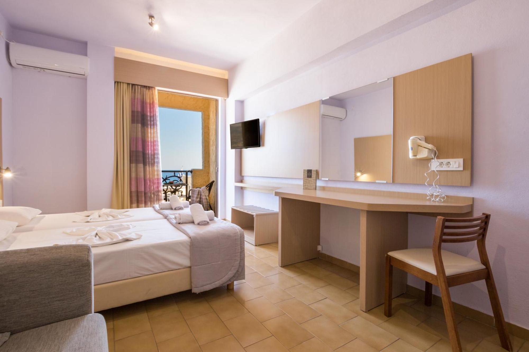 Atlantis Hotel Karpathos Town  Exterior photo