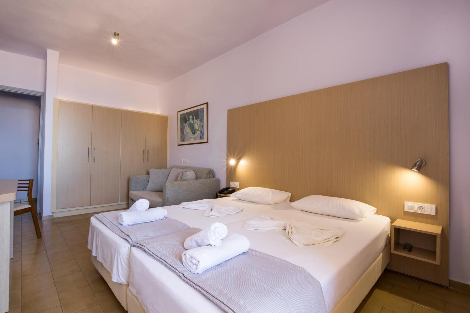 Atlantis Hotel Karpathos Town  Exterior photo
